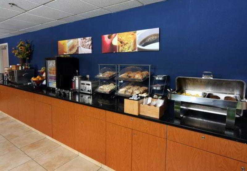 Hometowne Studios By Red Roof East Lansing - Okemos Restaurante foto