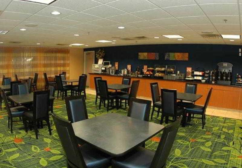 Hometowne Studios By Red Roof East Lansing - Okemos Restaurante foto